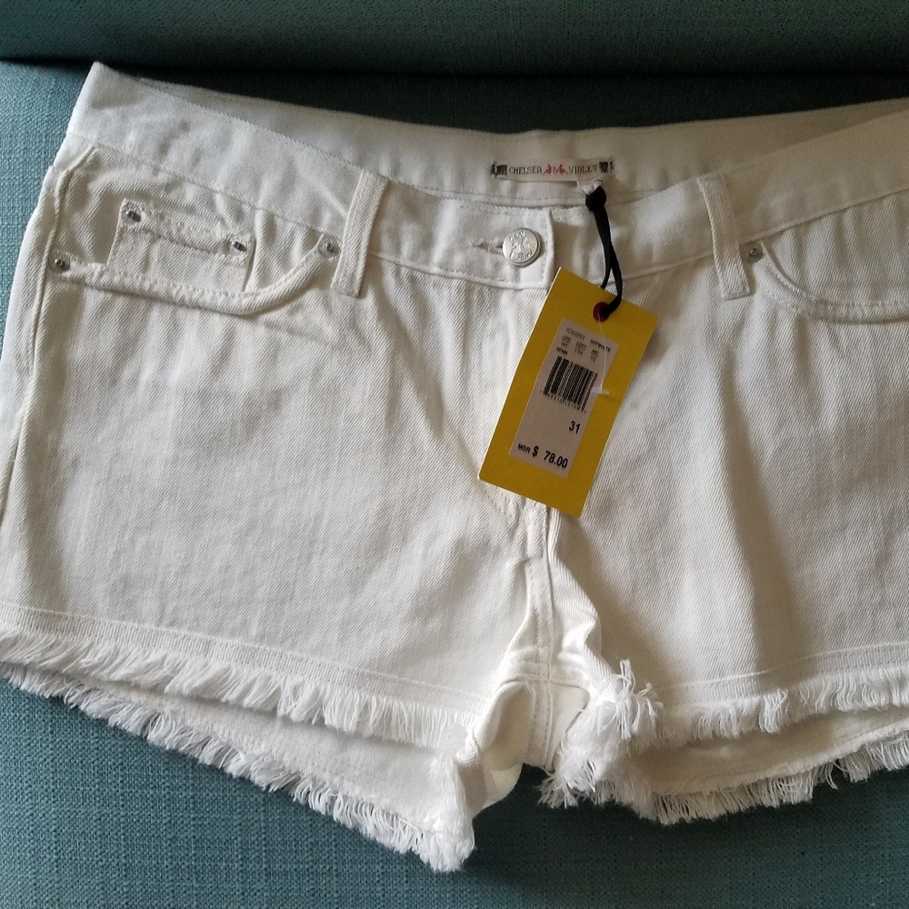 Chelsea & Violet Off White Denim Shorts 31